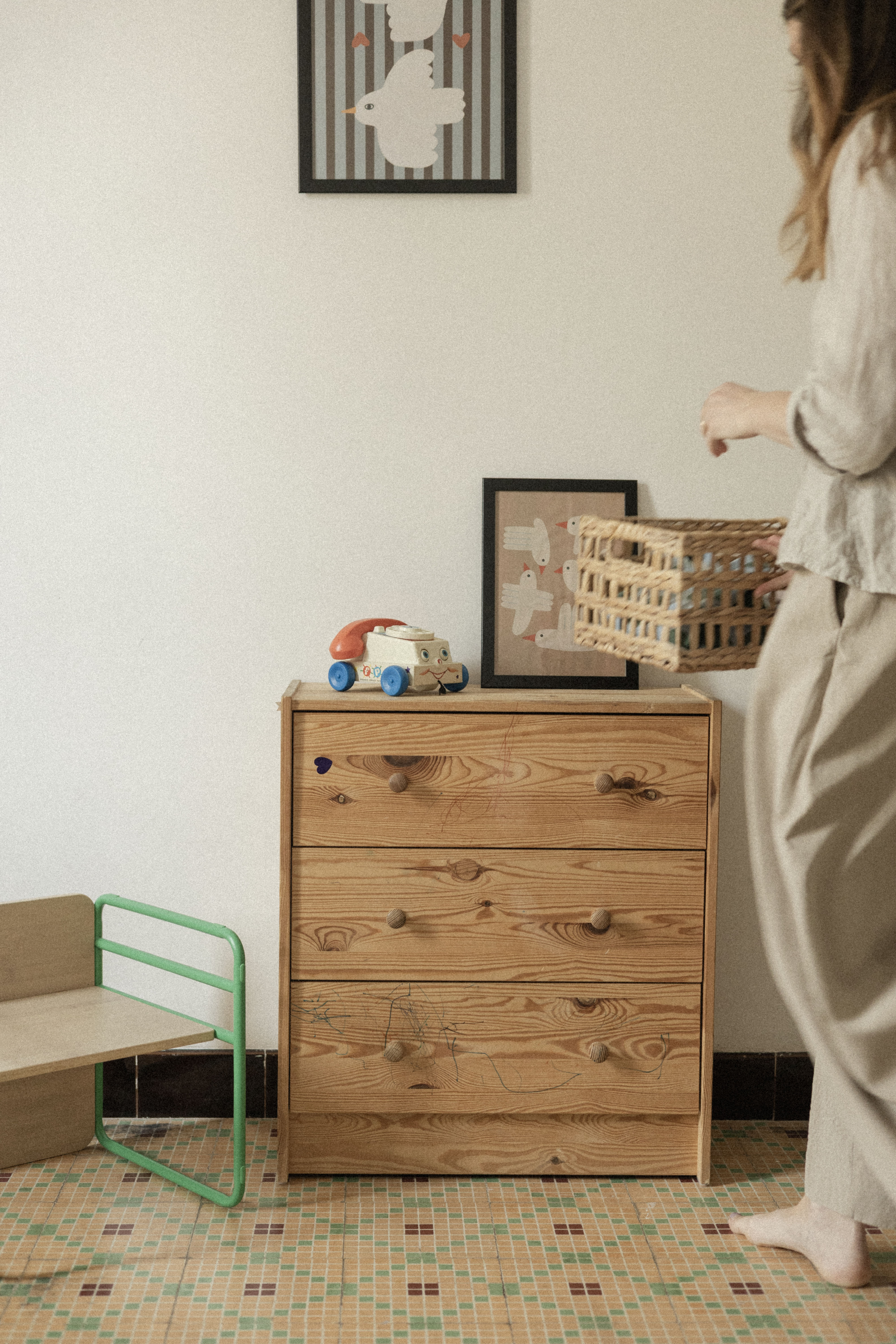 Un Home Organiser montrant comment organiser un dressing — formation Home Organiser