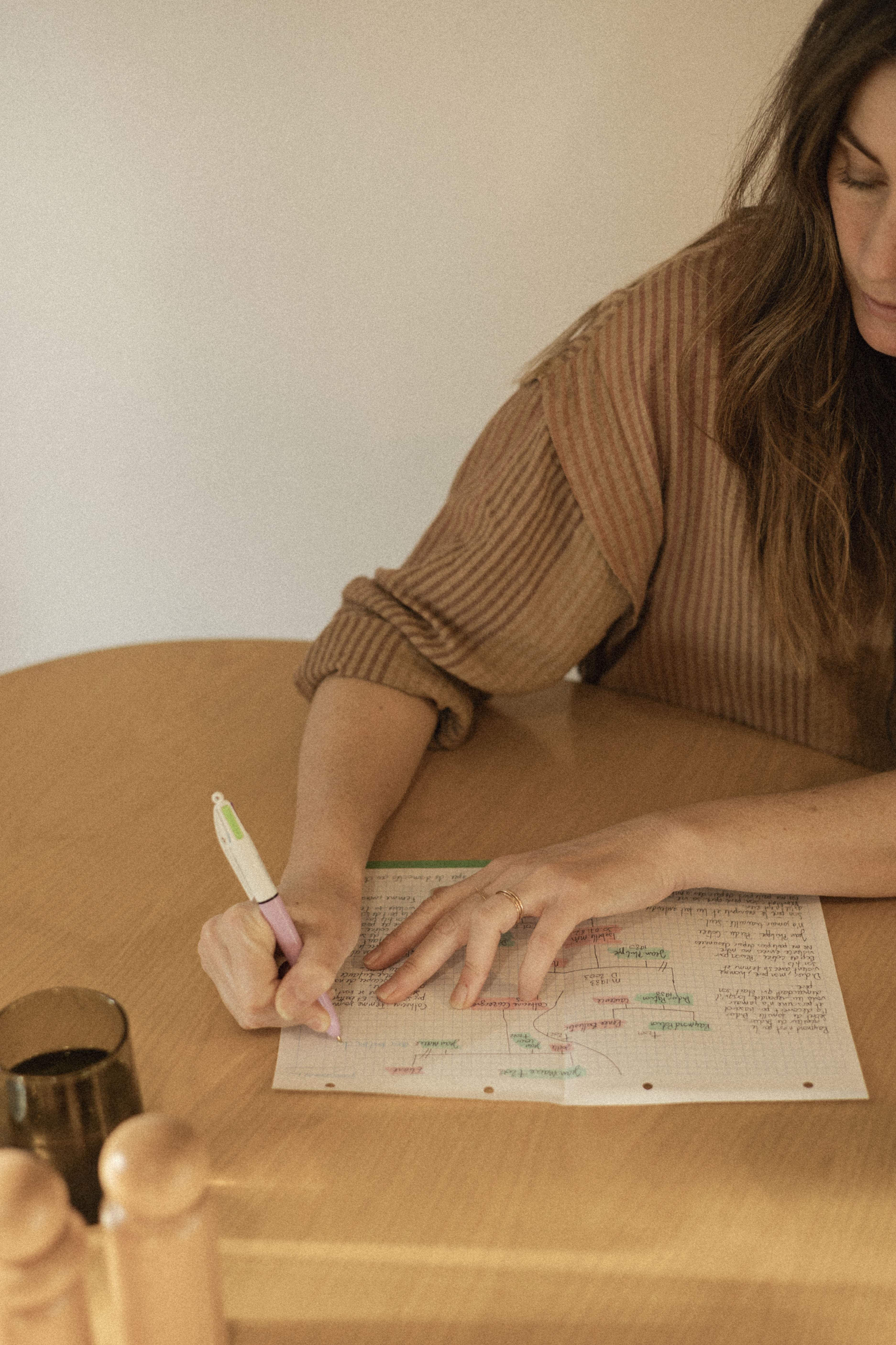 Un Home Organiser présentant des astuces de slow life à la maison