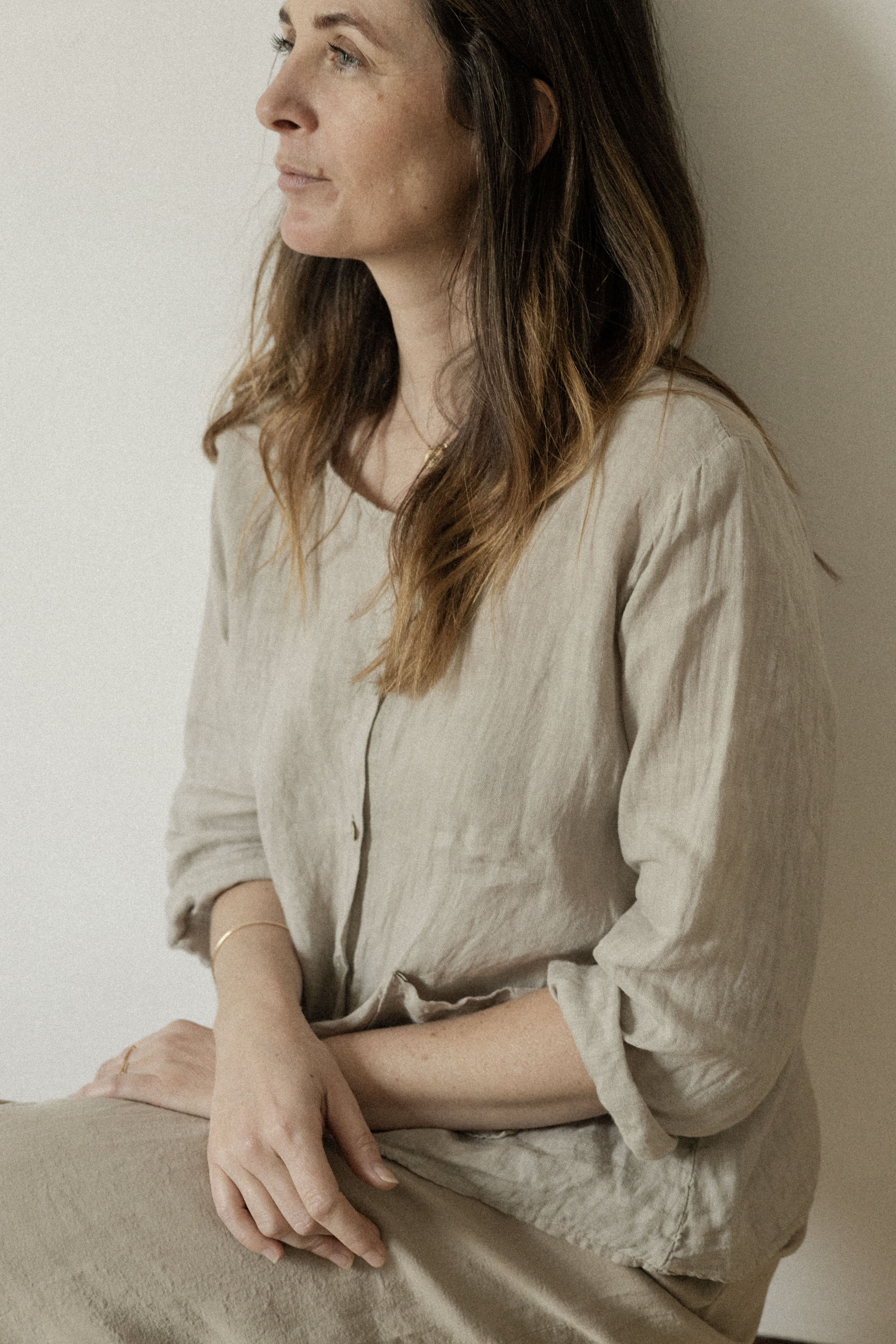 Portrait d’Isabelle Mai, experte en désencombrement conscient