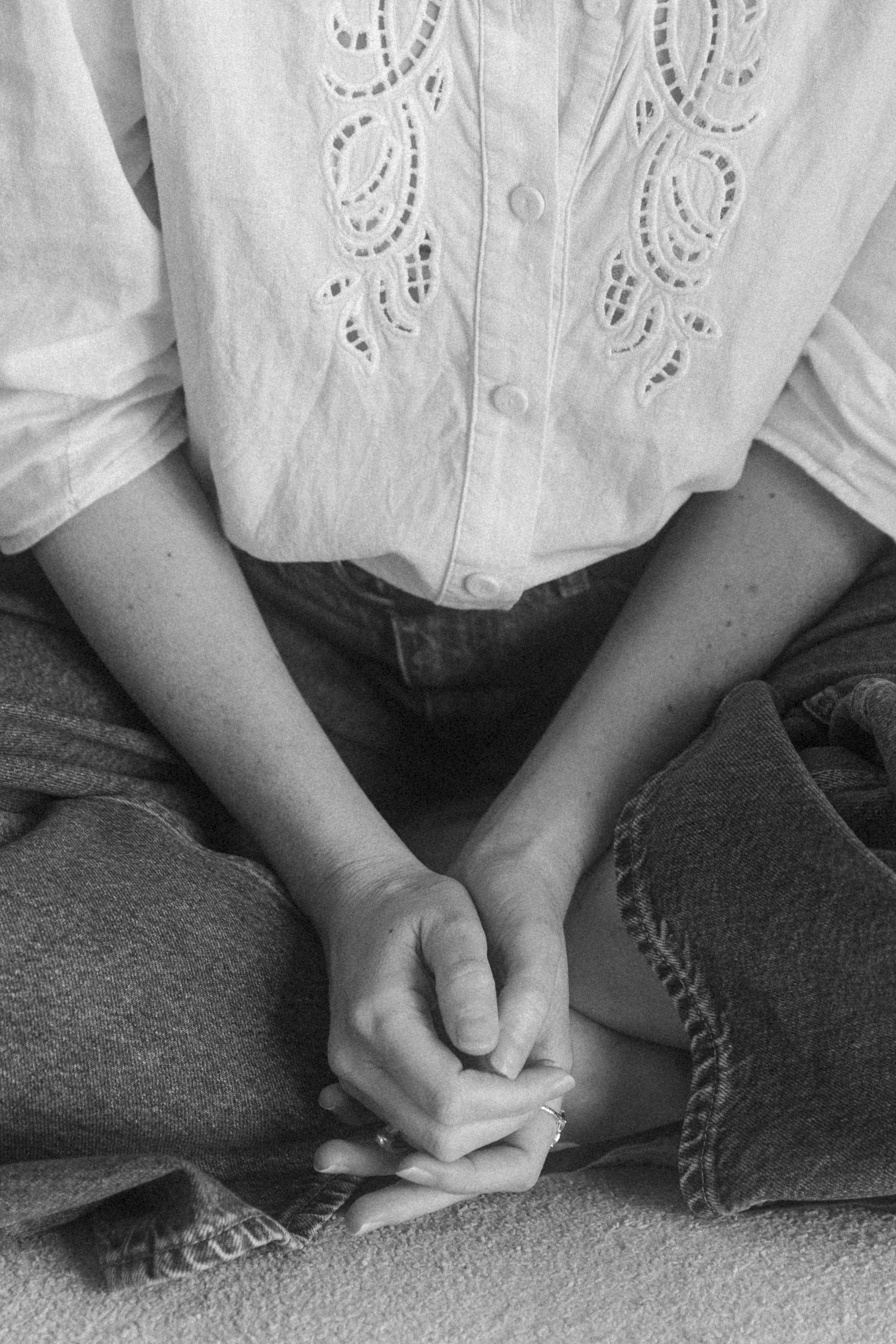 Des objets essentiels bien rangés pour une maison claire et fonctionnelle