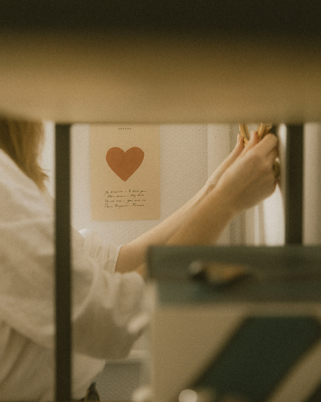 Chambre minimaliste organisée pour un quotidien serein